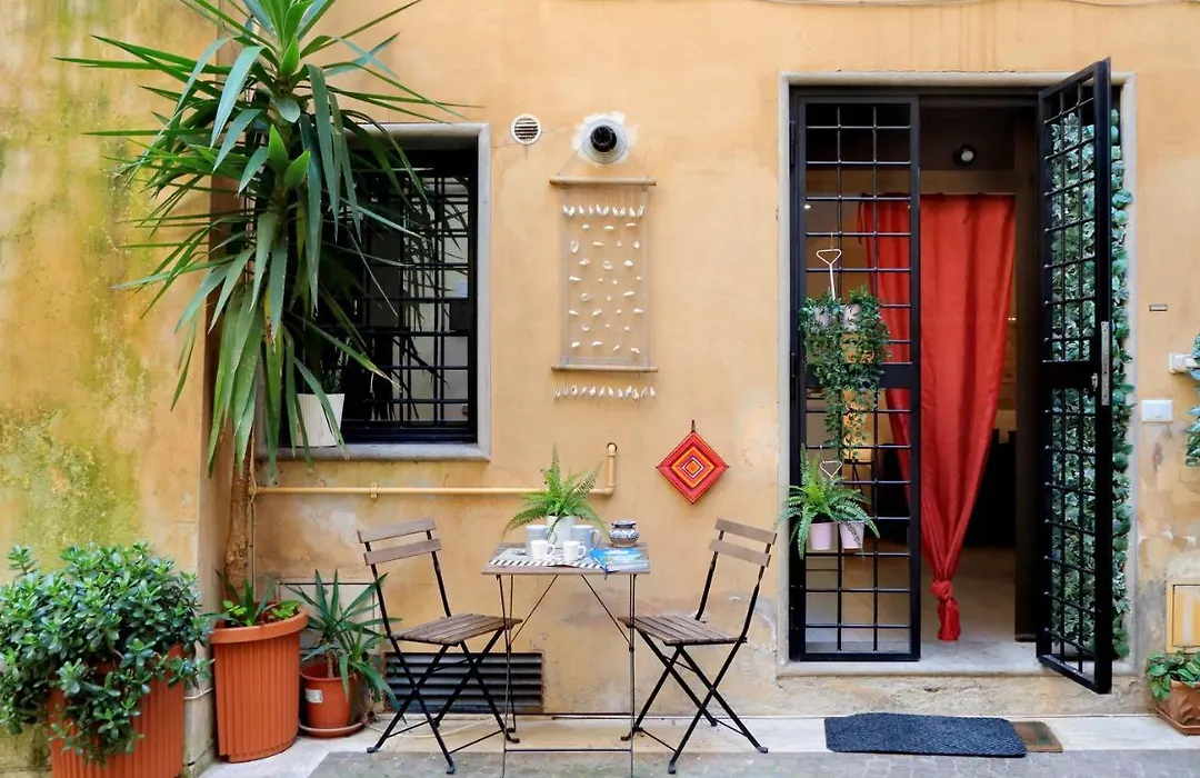 Relax Chiavari House-1