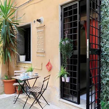 Relax Chiavari House-2